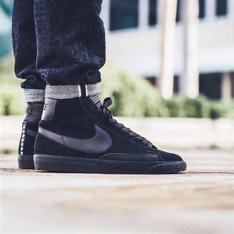 NIKE Blazer Mid Premium VNTG All Black & Gum | SOLETOPIA