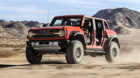 2022 Ford Bronco Raptor specs, pictures reveal ultra-wide, bad-ass ...