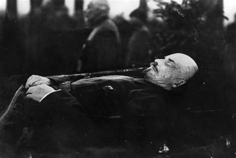 It Costs Russia $200,000 a Year to Keep Vladimir Lenin’s Body Looking ...