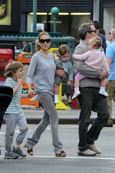 Hollywood: Sarah Jessica Parker With Her Kids In Pics And Wallpapers 2011