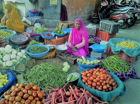 Street life in India: Scenes from the Sabzi Mandi (Vegetable Market)