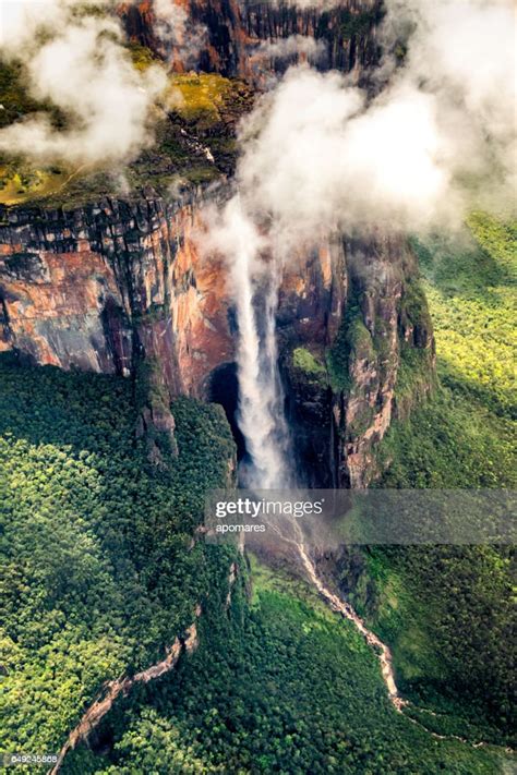 Angel Falls Aerial View At Auyan Tepui Canaima National Park High-Res ...