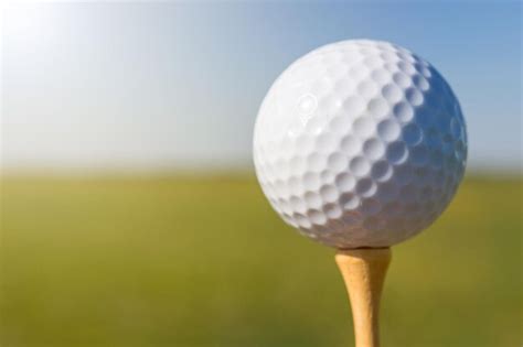 Premium Photo | Golf ball on tee close up