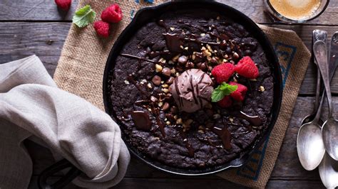 33 Amazing Cast Iron Skillet Dessert Recipes That You’re Sure To Love ...