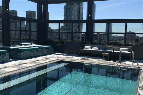 The 5 Best Rooftop Pools in Chicago | UrbanMatter