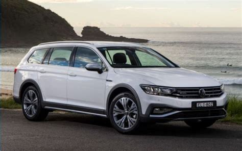 2023 Volkswagen Passat ALLTRACK 162TSI PREMIUM four-door wagon ...