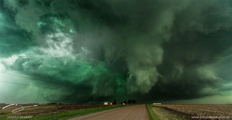 Huge supercell in Nebraska goes green last season. Tornado on the ...