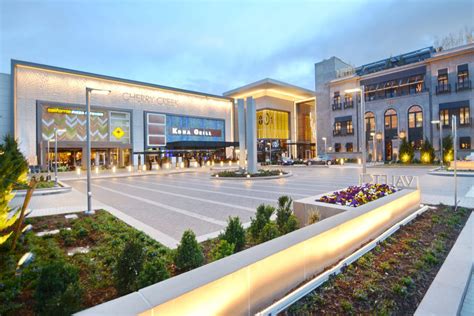 Chickona: Small Shopping Mall Exterior Design