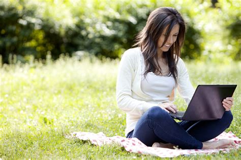 Take your office outside: why working from home outdoors is good for ...