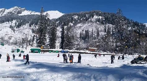 Tourists enjoy sun and snow in Manali - Discover Kullu Manali