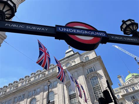 How to Use the London Underground — A Beginner's Guide to the Tube