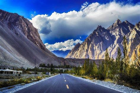 Hunza Valley a very Beautiful Place of Pakistan ( Beautiful Nature Views)