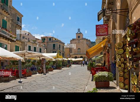 Street Cafe, Old Town, Tropea, Calabria, Italy Stock Photo - Alamy