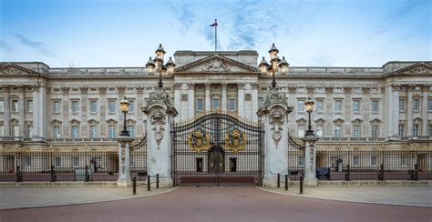 Live the life of luxury through this virtual tour of Buckingham Palace ...