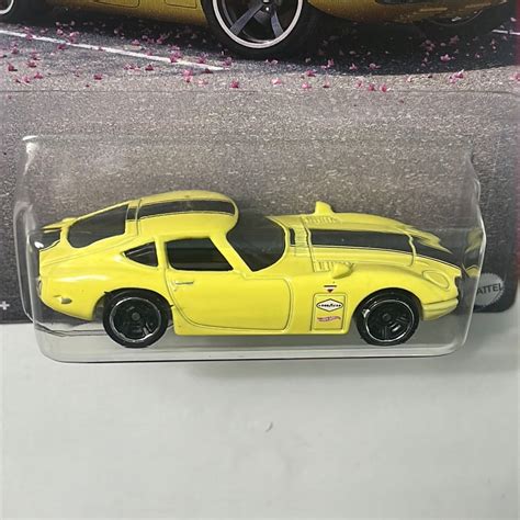 Hot Wheels Toyota 2000 GT Yellow - Japanese Classics – Flipn Diecast