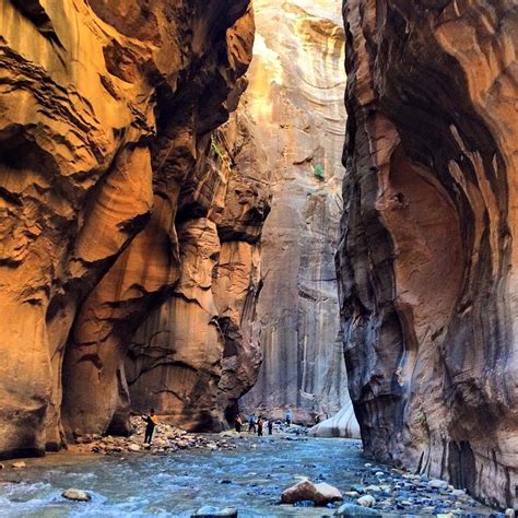 Hiking The Narrows, Zion National Park, Utah : travel