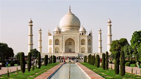 The Official New 7 Wonders of the World - The Taj Mahal - Rayburn Tours