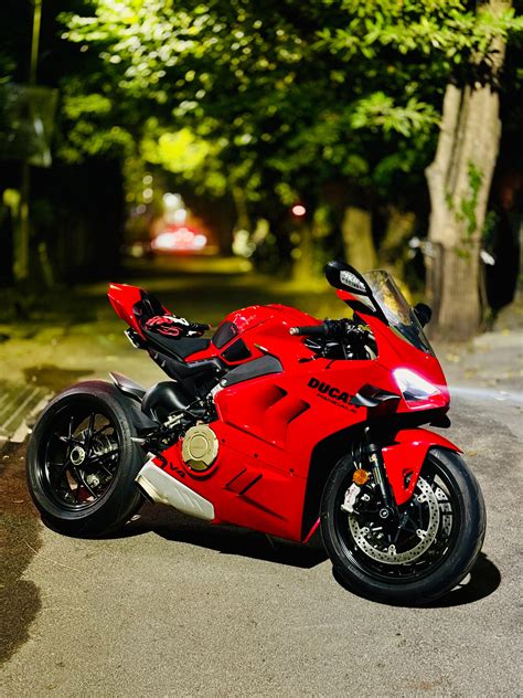 Ducati Panigale V4 2023 3024 x 4032 : r/MotorcyclePorn