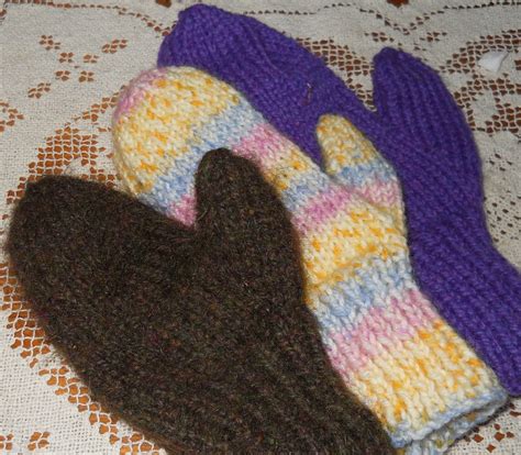 Natural Earth Farm: Two Needle Mitten Pattern