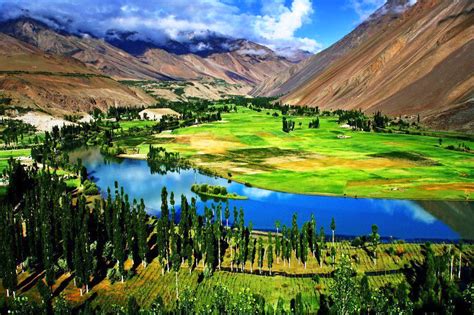 The Stunning Phandar Valley: Gilgit Baltistan - Skardu City