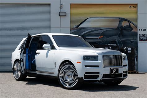 Rolls-Royce Cullinan White with Forgiato Trimestre-M Aftermarket Wheels ...