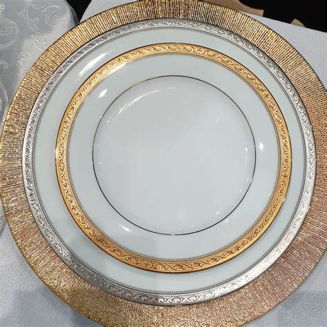 SIGNATURE GOLD DINNER PLATE