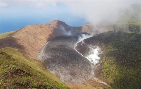 Volcano activity in St Vincent & Grenadines leads to mass evacuation ...