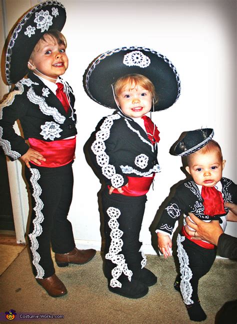 DIY Family Three Amigos Costume - Photo 2/4