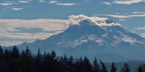 See what Mount Rainier did to spur a social media frenzy over volcano ...