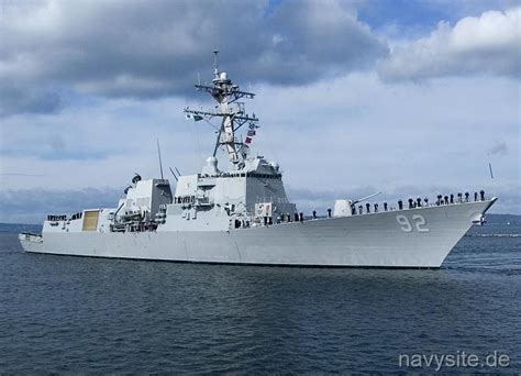 USS Momsen (DDG 92)