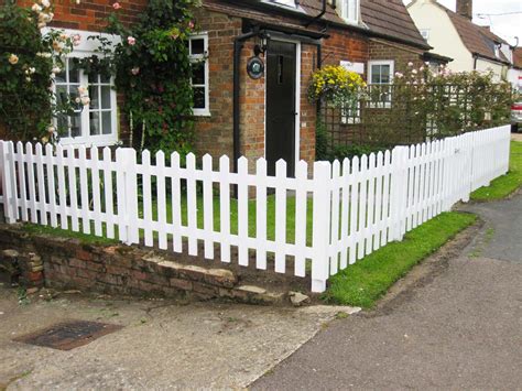 White Picket Fence Panels » Choice of Size & Pale Design