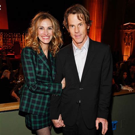 Julia Roberts and Daniel Moder celebrate twins Hazel and Phinnaeus ...