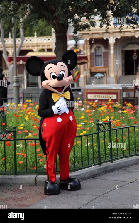 Mickey mouse disneyland california hi-res stock photography and images ...