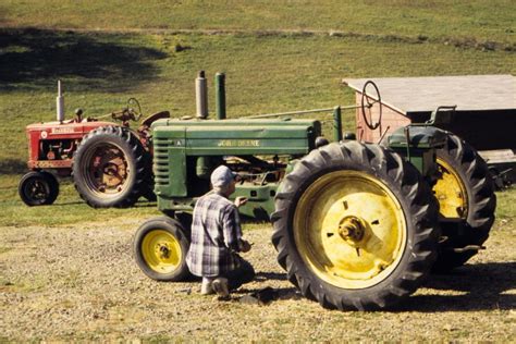 Old Tractor Wallpaper - WallpaperSafari