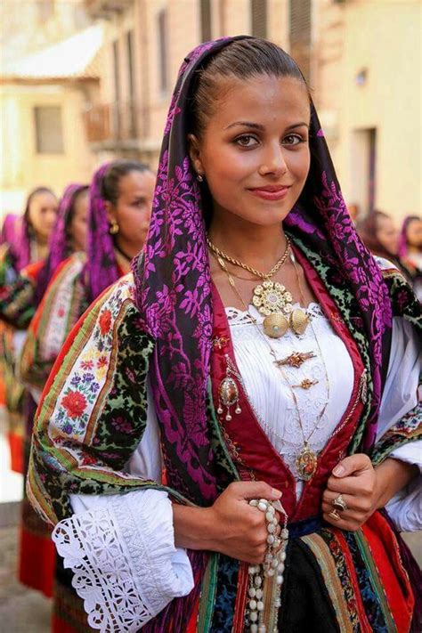 Pin by Serena x on My lovely Sardinia | Italian traditional dress ...