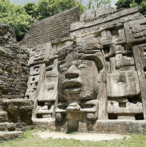 Lamanai Mayan Ruins Tour Orange Walk from San Ignacio