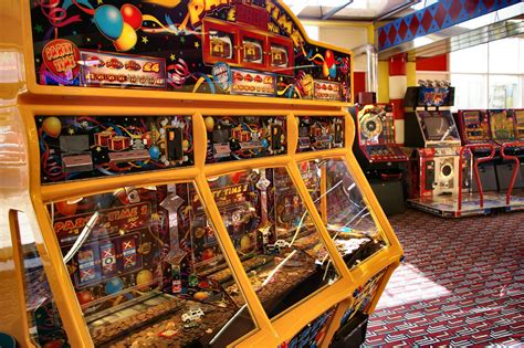 2p Slot Machines | Blackpool central pier's game hut. | Anneliese ...