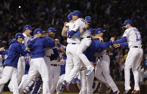 Chicago Cubs clinch first World Series slot since 1945 - CBS News