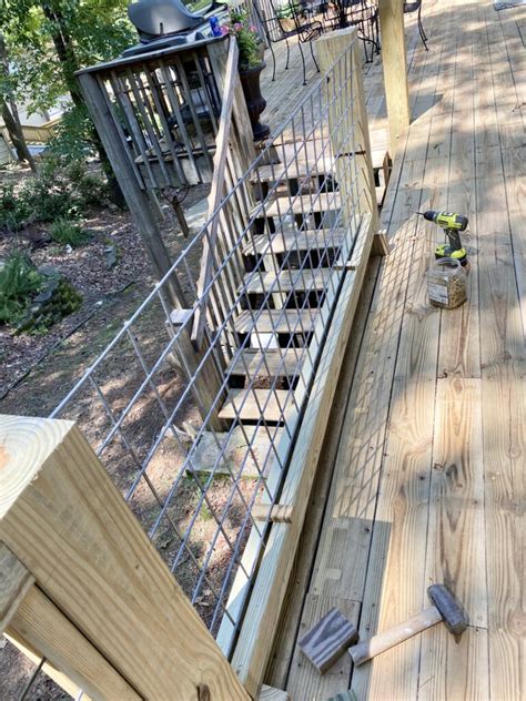 DIY Hog Wire Deck Railing - DIY Home Improvement Blog