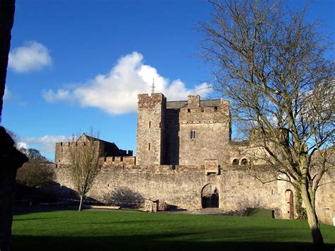 Cahir Castle | Cahir, Republic of Ireland | Ultimate guide of Castles ...