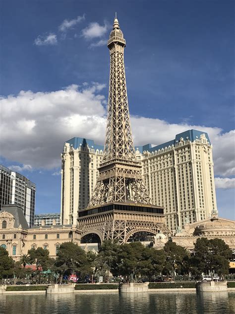 Pin by Baby Tay 💋💕 on Las Vegas | Las vegas, Landmarks, Tower