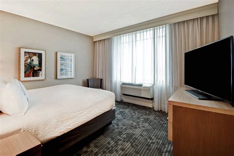 Louisville KY Airport Hotel Photos | Courtyard Louisville Airport