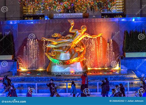 The Famous Prometheus Statue at Rockefeller Center. Editorial ...