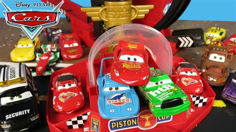 DISNEY CARS LIGHTNING MCQUEEN WINS PISTON CUP RACE THE KING CHICK HICKS ...