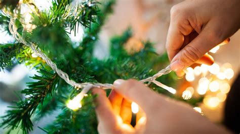 How to Put Lights on a Christmas Tree: The Two Best Methods