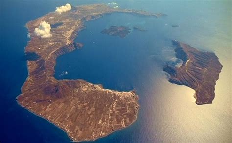 Skeletons from Ancient Santorini Volcano Eruption Found in Turkey