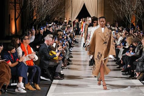 London Fashion Week 2023: Dates, Designers, Tickets, & More ...