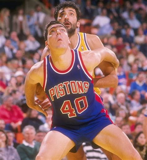 Bill Laimbeer battles for the rebound. | Deportes, Basquetball