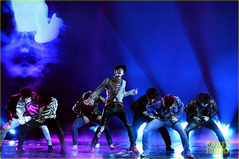 BTS Deliver Epic Performance of 'Fake Love' at Billboard Music Awards ...