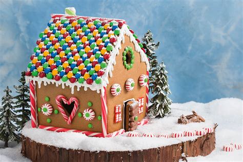 Gingerbread House Craft at WRL | Williamsburg Families